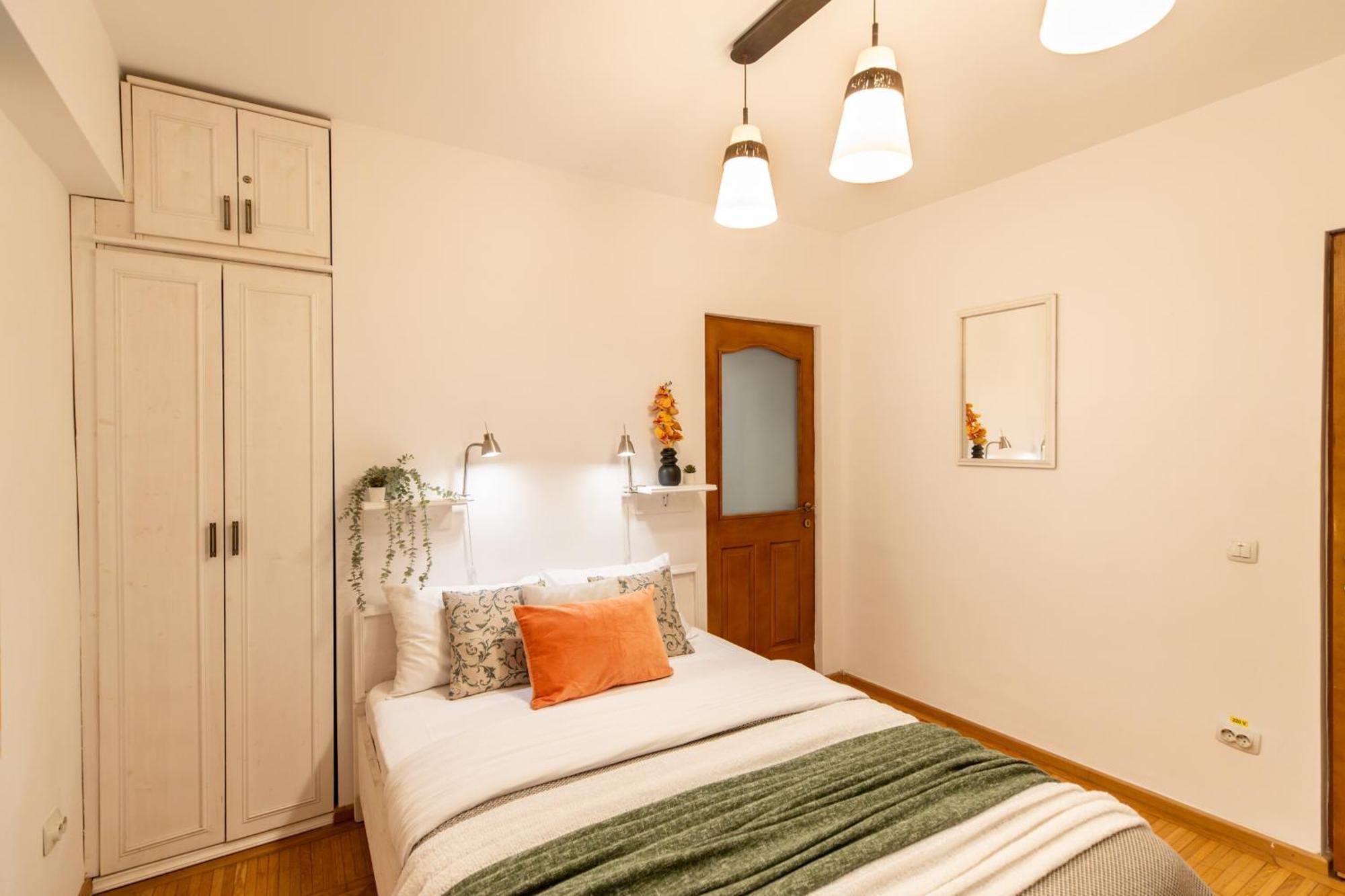 2Br Apartment At Piata Natiunilor Unite: Perfect For City Center Stays Bucarest Esterno foto