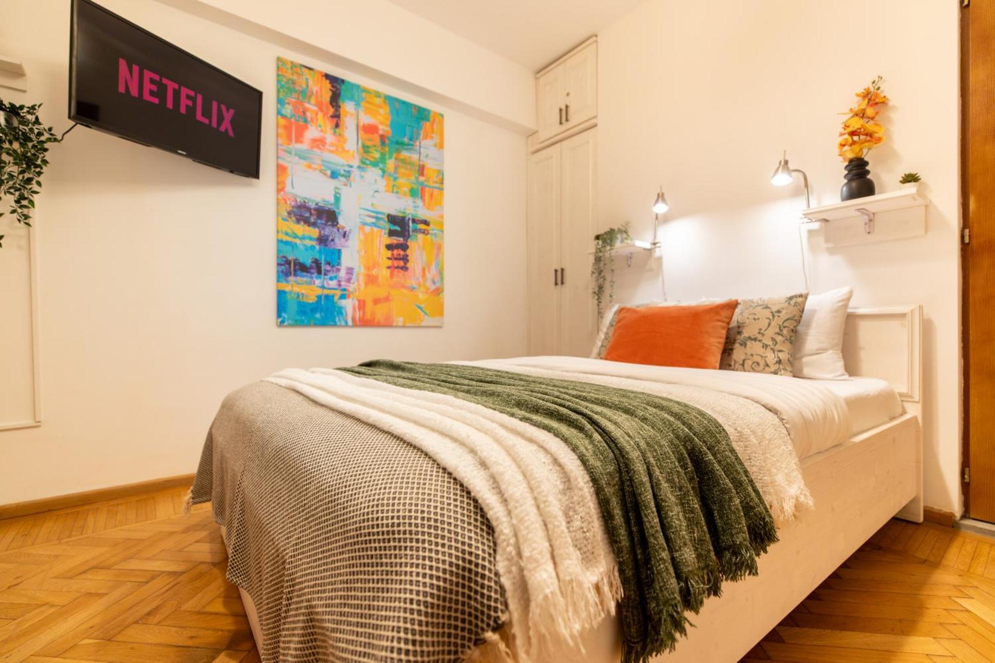 2Br Apartment At Piata Natiunilor Unite: Perfect For City Center Stays Bucarest Esterno foto